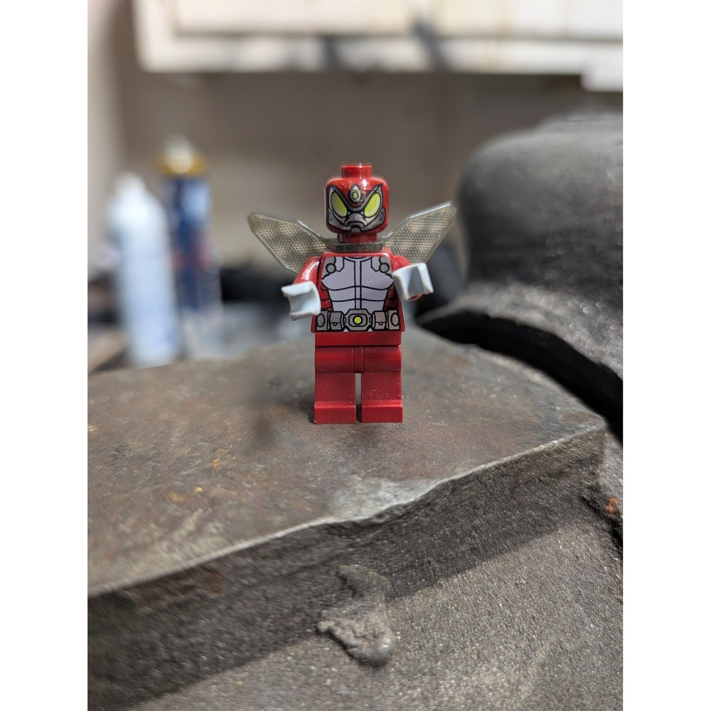 LEGO Marvel Super Heroes Ant-Man Red Suit Minifigure 76039 Final Battle Winged